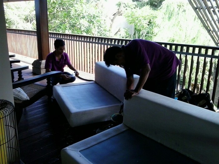 Jasa cuci sofa bed di Bali