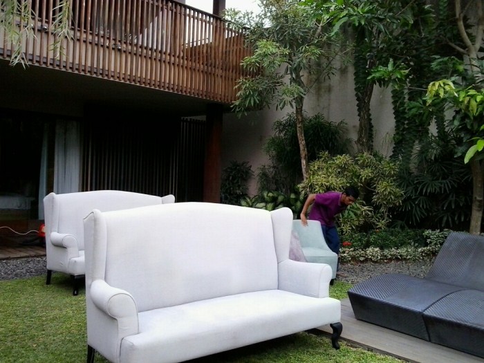 Jasa cuci sofa bed di Bali